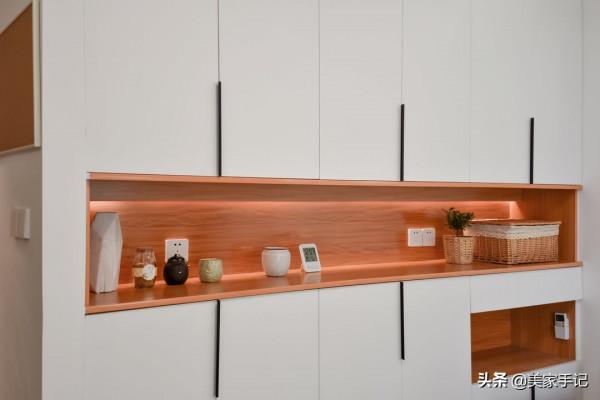 32歲阿姨的窮裝新房火了，大白牆不弔頂，軟裝的力量實在是太強大