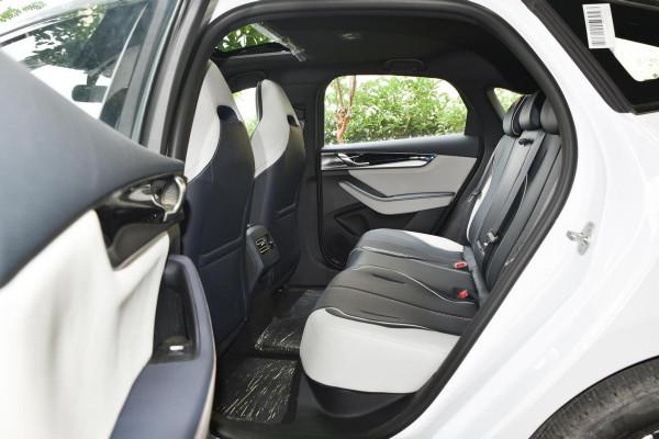 實拍秦PLUS EV,綜合實力很出色,價格不貴空間大,家用正合適 實拍秦PLUS EV,綜合實力很出色,價格不貴空間大,家用正合適