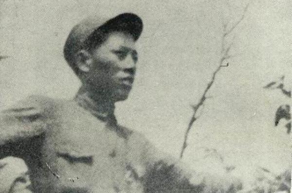 新四軍團長率整團人投降日軍，潛伏特工請示鋤奸，粟裕回：自己人