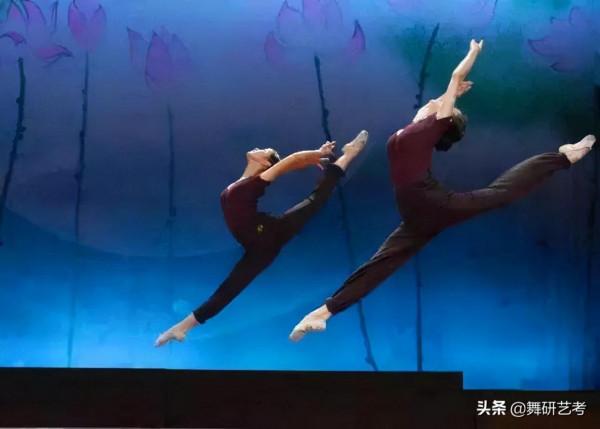 倒踢的動作要領與動作要求 倒踢紫金冠起跳動作與步驟