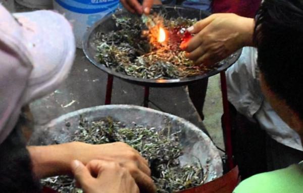 民國的時候,有一件少見的錫器,據說可以在盛夏的時候滅蚊子 民國的時候,有一件少見的錫器,據說可以在盛夏的時候滅蚊子