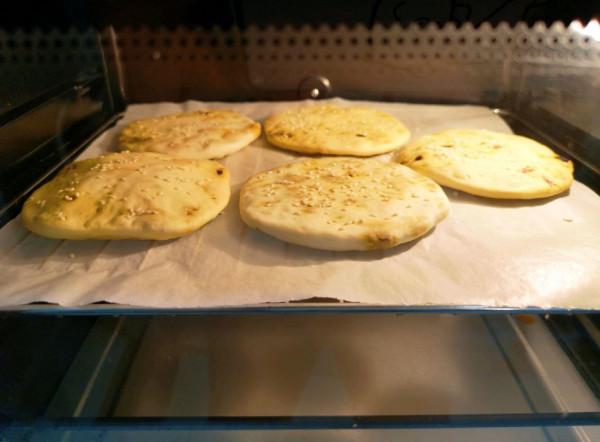 自制梅菜肉醬燒餅，在家也能吃到特色小吃，鮮香適宜，味道很棒