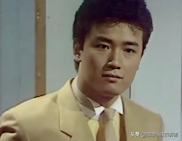 太瘦土氣大方臉，年輕時很一般，老了卻變帥的8位男星，不服不行