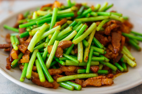 炒瘦肉好吃有竅門，大廚教你2招，瘦肉鮮嫩多汁，不柴不硬也不腥