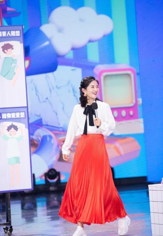 辣媽謝娜產後狀態真不賴,穿上拼接百褶裙少女感滿滿,看著太減齡 辣媽謝娜產後狀態真不賴,穿上拼接百褶裙少女感滿滿,看著太減齡