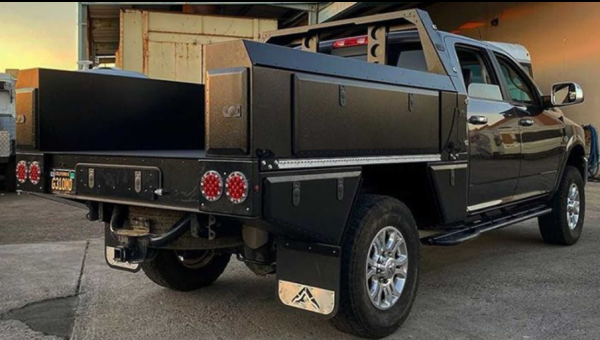 一款適合皮卡車露營者的現成平板 Aluma起價為12100美元