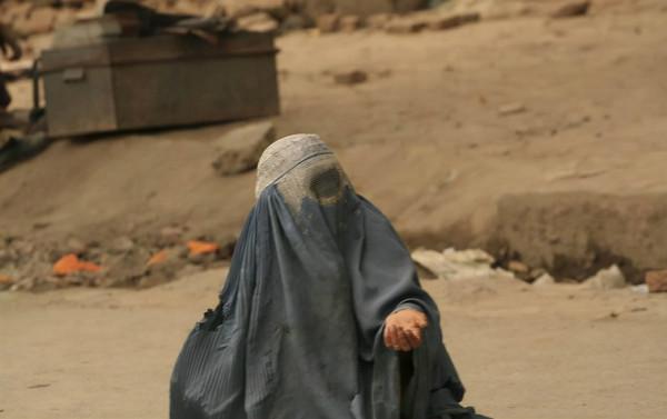 《燦爛千陽》:不反抗不是妥協,深陷骯髒泥潭仍心懷烈日 《燦爛千陽》:不反抗不是妥協,深陷骯髒泥潭仍心懷烈日