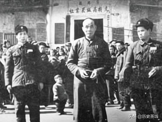 特務潛伏山村9年,分田娶妻成為勞動模範,騎腳踏車不慎露出馬腳 特務潛伏山村9年,分田娶妻成為勞動模範,騎腳踏車不慎露出馬腳