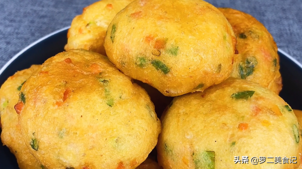 早餐雞蛋泡，不揉麵不擀麵，筷子攪一攪，3分鐘出鍋，比油條好吃