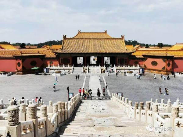 紫禁城裡的這些琉璃磚的印款兒，見證了嘉慶二年發生的一件大事