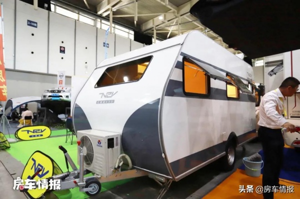 9.98萬的匯斯誠房車,出廠就帶6度電,儲物櫃秒變大床四口也能住 9.98萬的匯斯誠房車,出廠就帶6度電,儲物櫃秒變大床四口也能住