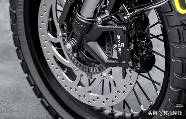 KTM/胡思瓦納釋出新款125街車