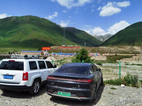 漢EV自駕新疆獨庫公路，探訪獨庫公路烈士陵園，致敬築路人
