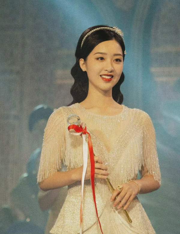 除了歐陽娜娜張子楓,還有哪些00後黑馬小花? 除了歐陽娜娜張子楓,還有哪些00後黑馬小花?