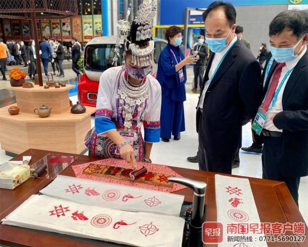 特色桂品亮相第四屆進博會，壯美廣西“美出圈”