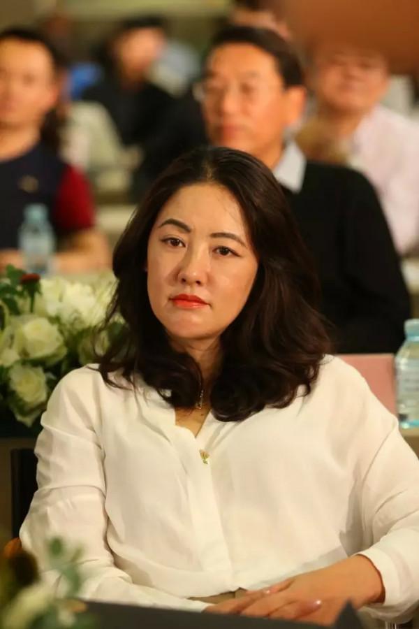 “啃爺藝術家”齊慧娟落款“白石孫女”，一幅畫賣30萬，誰人不服