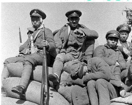 陳官莊全軍覆沒，杜聿明被俘後吐槽：邱瘋子害了我