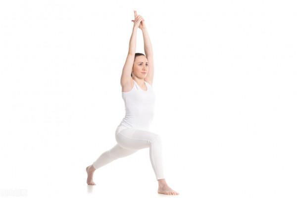 增強平衡感和臀腿力量的高弓步，這樣做效果會更好