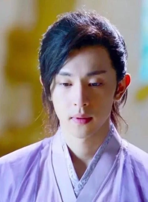 紫衣別瞎穿,這6位的紫衣高貴典雅,冷酷有氣度,個個翩翩佳公子 紫衣別瞎穿,這6位的紫衣高貴典雅,冷酷有氣度,個個翩翩佳公子