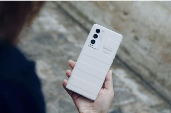 如果手頭比較緊,又想連用四五年?目前這三款手機可以閉眼買 如果手頭比較緊,又想連用四五年?目前這三款手機可以閉眼買