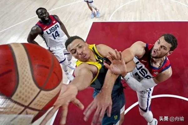 NBA晨報:詹姆斯傷病發生於彎腰搶球,猛龍簽下米哈,雷迪克退役 NBA晨報:詹姆斯傷病發生於彎腰搶球,猛龍簽下米哈,雷迪克退役