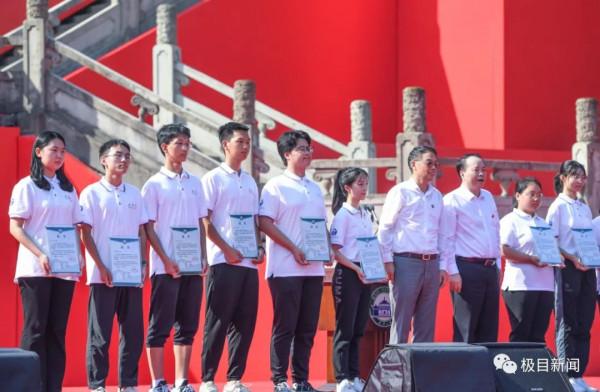 穿越時空！武大剛剛又衝上熱搜