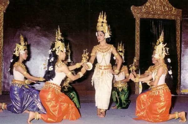 柬埔寨太后:年輕時和3情敵爭寵沒輸,兒子68歲不結婚她卻管不住 柬埔寨太后:年輕時和3情敵爭寵沒輸,兒子68歲不結婚她卻管不住