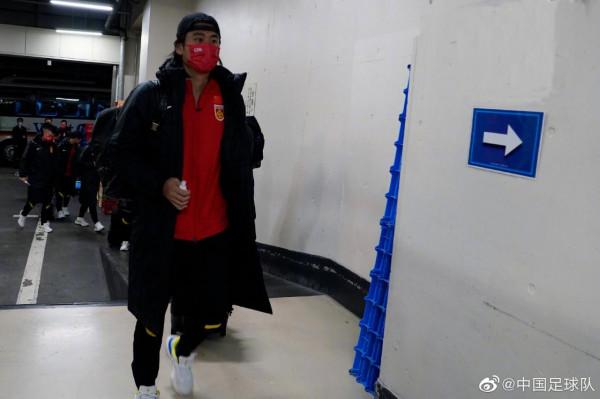國足官方：順利抵達日本核酸檢測為陰性，武磊蔣光太已和球隊會合