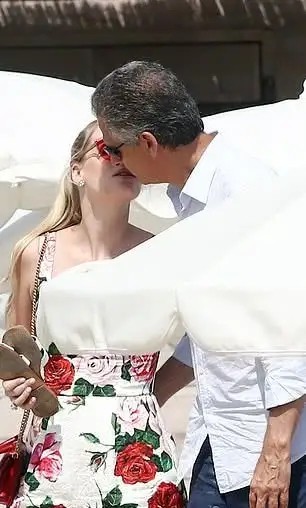 戴安娜的侄女,在哈里王子婚禮上美成仙女,為何偏愛大齡離異男人 戴安娜的侄女,在哈里王子婚禮上美成仙女,為何偏愛大齡離異男人