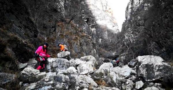 第一次感覺下山路望不到盡頭虐心的菩薩廟環穿 第一次感覺下山路望不到盡頭虐心的菩薩廟環穿