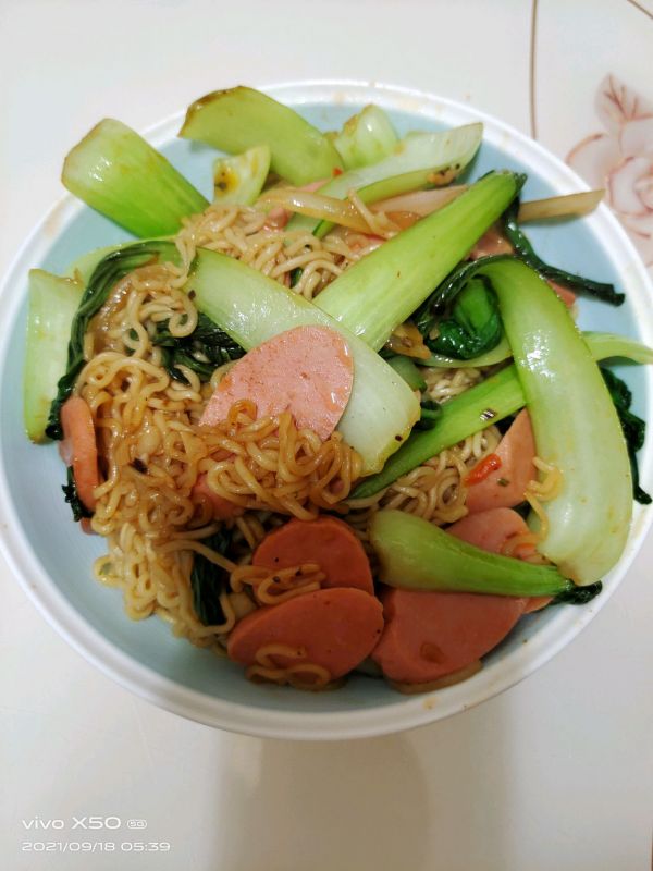 幾分鐘搞定炒泡麵，一步就搞定