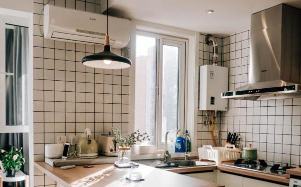 我家廚房空調使用三年的感受:前期很爽,後期很崩潰 我家廚房空調使用三年的感受:前期很爽,後期很崩潰