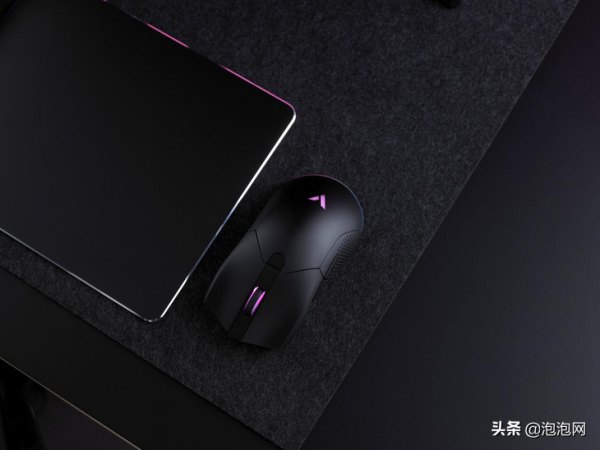 92g輕量化，雷柏V350雙模版幻彩RGB遊戲滑鼠上市