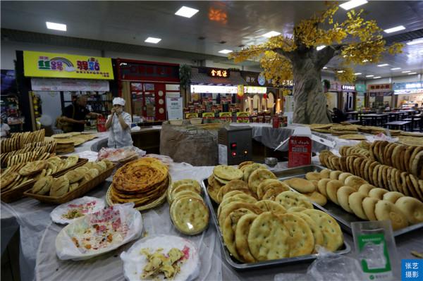 烏魯木齊市饢文化產業園:見識了饢的花式吃法,饢吃一個月不重樣 烏魯木齊市饢文化產業園:見識了饢的花式吃法,饢吃一個月不重樣