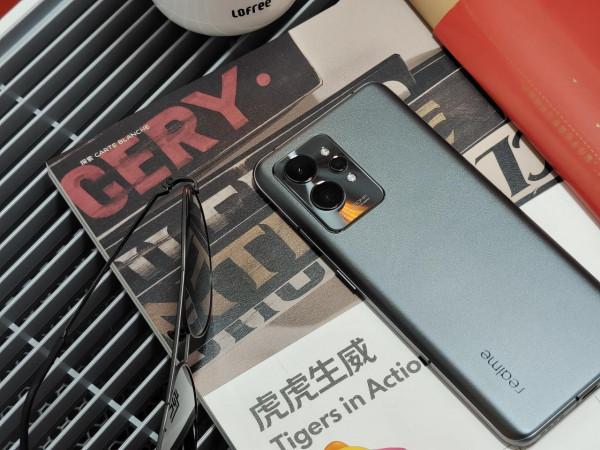 2K直屏真我GT2 Pro：質感對得起價格