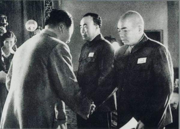 洪學智親自安排一桌湖南飯菜,不告訴彭總請誰,直言是熟悉的貴賓 洪學智親自安排一桌湖南飯菜,不告訴彭總請誰,直言是熟悉的貴賓