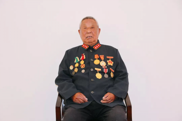 “有人嗎?”回答他的只有風聲…71年前,他們的故事比《長津湖》更催淚 “有人嗎?”回答他的只有風聲…71年前,他們的故事比《長津湖》更催淚