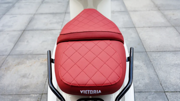 13980元，150復古踏板新格局 維多利亞 Sixties 150i靜態評測