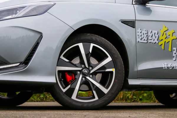 造型新奇駕控出色，10萬內運動家轎黑馬潛質——試駕凱翼軒度