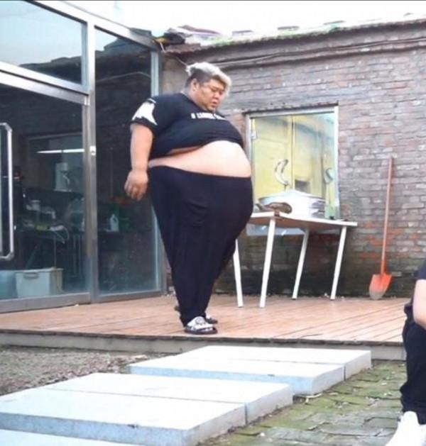 河北小夥300多斤,娶妻生子後,瘋狂吃胖到560斤,月入幾十萬元 河北小夥300多斤,娶妻生子後,瘋狂吃胖到560斤,月入幾十萬元