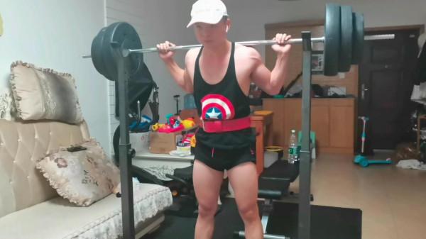 今天分享健身愛好者，每天下班，在家如何訓練，我們的腿部肌肉