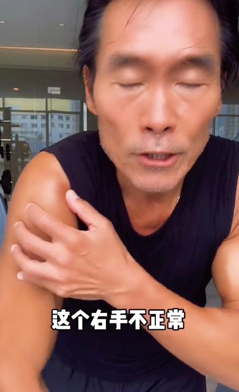 “加錢哥”鄭浩南的另類成名史，以及他身後的4個女人