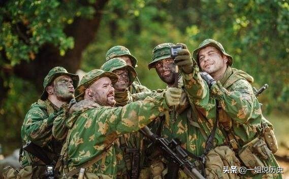 軍人為啥不能隨意玩手機，一名俄軍的自拍照，讓俄羅斯損失上億
