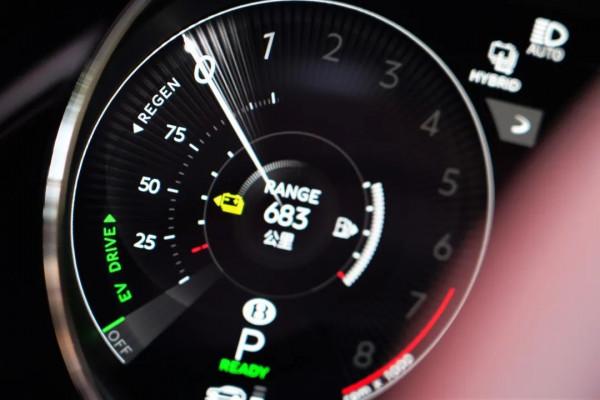 “失去聲浪”的賓利添越如何引人注目 | CAR REVIEWS