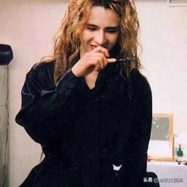 人間理想林佳樹，漫畫界的美男子，曾是工藤靜香的前男友