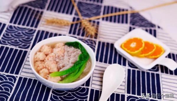 天冷最適合吃上一碗熱乎乎的蝦丸鮮湯麵，鮮到湯渣都喝乾淨嘍