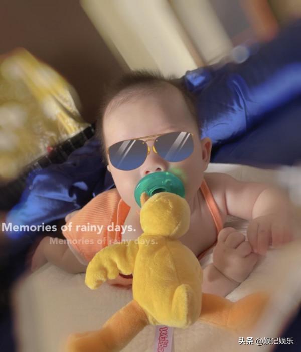 王燦曬全家福慶中秋,小蛋餃露正臉,模樣更像爸爸杜淳 王燦曬全家福慶中秋,小蛋餃露正臉,模樣更像爸爸杜淳