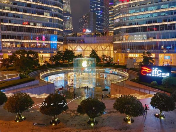 上海“最美”蘋果直營店,剛開始有個設計缺陷,幸好現在已彌補 上海“最美”蘋果直營店,剛開始有個設計缺陷,幸好現在已彌補