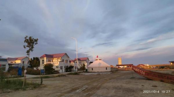 烏倫古湖邊撿到心儀的戈壁玉