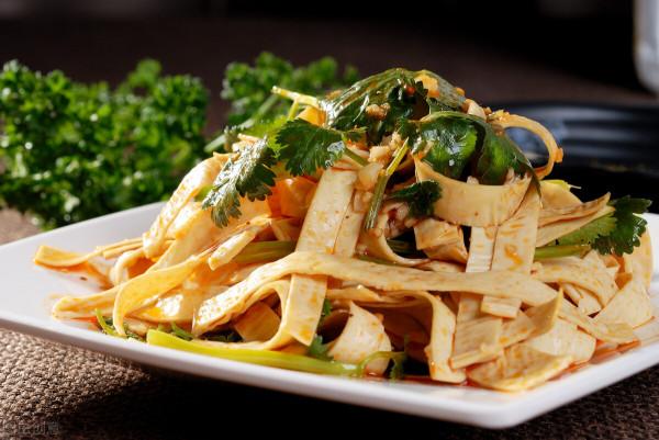 東北最出名的10道名菜，色鮮味濃分量足，每一道都讓人吃得好過癮